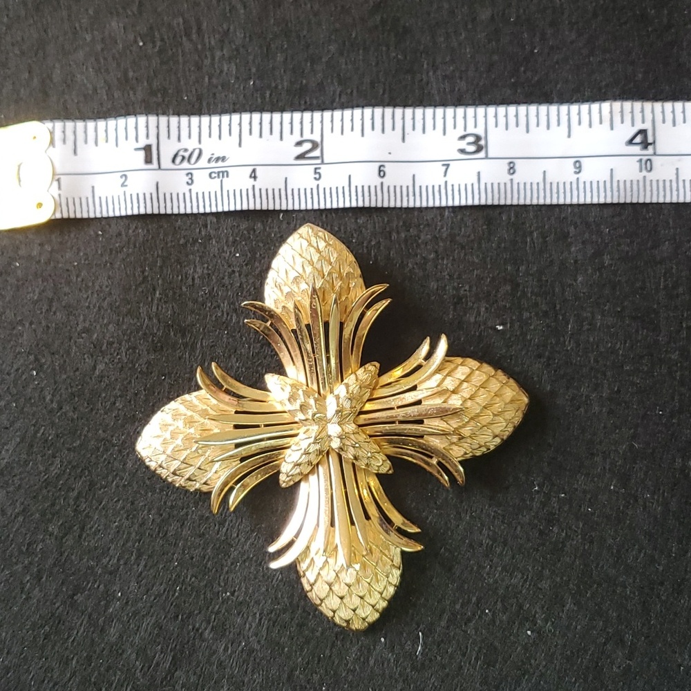 Crown Trifari Thistle Design Gold Tone Maltese Cross Brooch